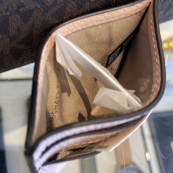 MICHAEL KORS
Reed Large Pebbled Leather Card Holder Case Wallet
POWDER BLUSH
NWT - Picture 10 of 16